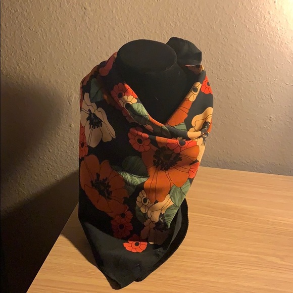 Neck Scarf - Picture 1 of 4